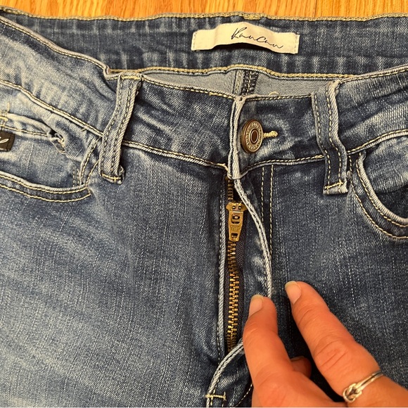 KanCan medium wash jeans Size 9/28, raw hem, 5 pockets. - Picture 4 of 13